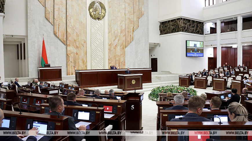 Заседание первой сессии Палаты представителей проходит в Минске