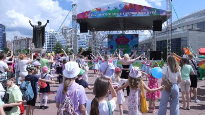 Праздник детства проходит у Национальной библиотеки Беларуси
