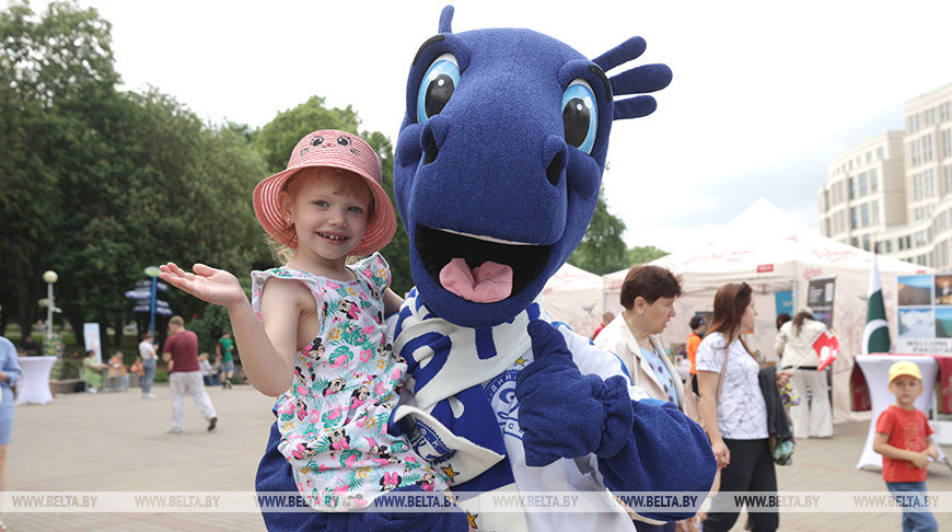 Благотворительный фестиваль-ярмарка "Магия детства" проходит в Минске