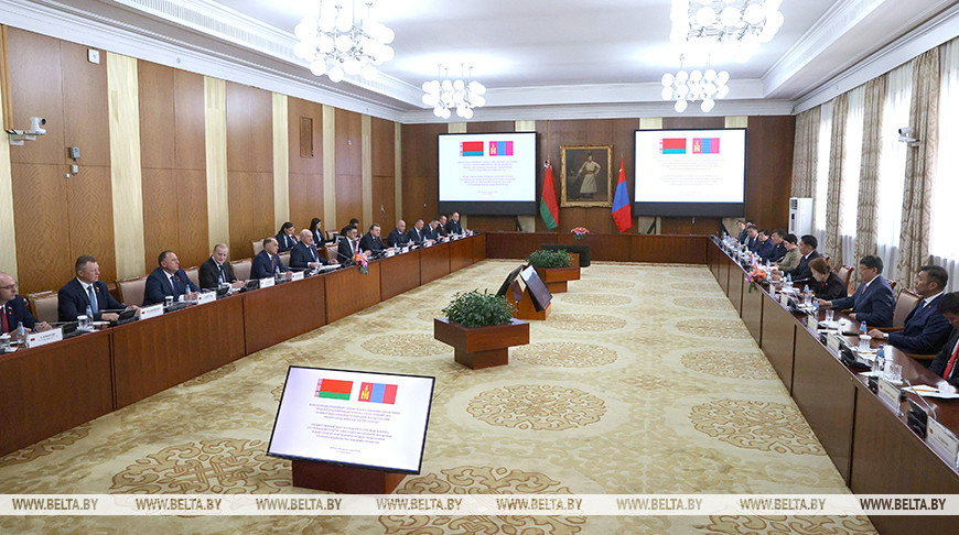 Президенты Беларуси и Монголии провели переговоры в расширенном составе