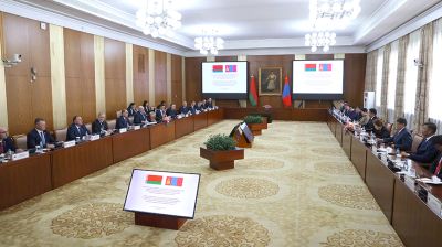 Президенты Беларуси и Монголии провели переговоры в расширенном составе