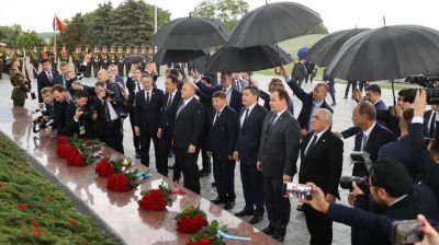 Участники заседания Евразийского Межправсовета возложили цветы на Кургане Славы  