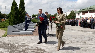 Кочанова возложила цветы к мемориальному комплексу советским воинам 