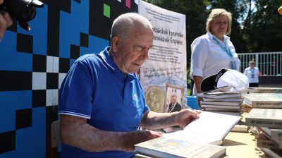 Первый белорусский олимпийский чемпион Сергей Макаренко презентовал свои мемуары на "Вытоках"