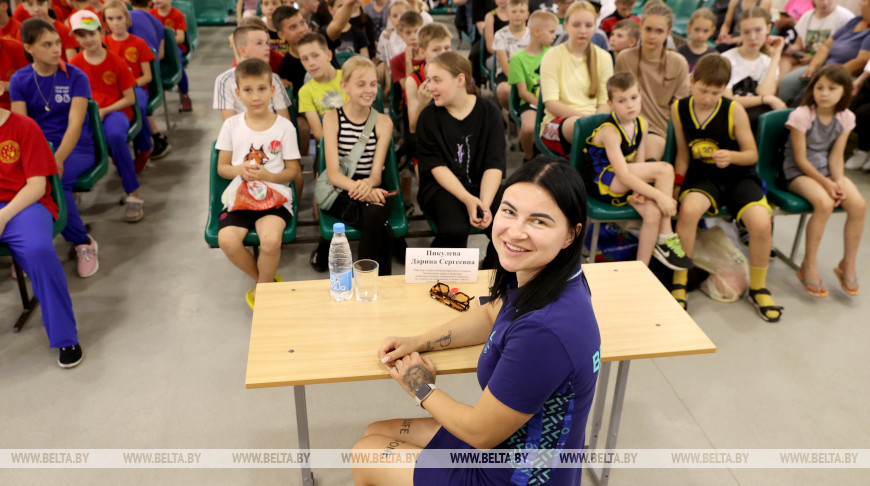 Шаг к успеху: спортсменка Дарина Пикулева пообщалась с ребятами из лагеря "Алые Паруса"