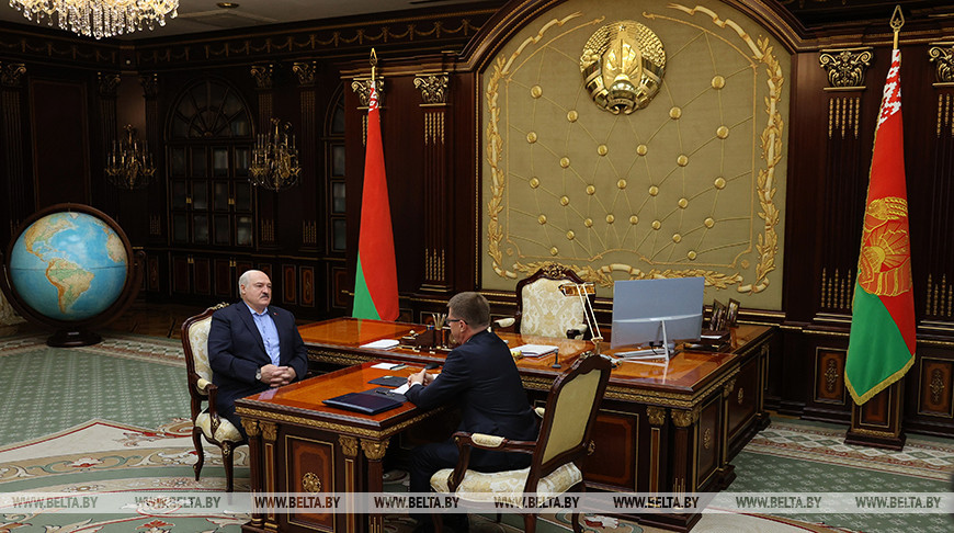 Лукашенко принял с докладом председателя Федерации профсоюзов Беларуси  