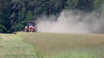 В хозяйствах Столбцовского района завершается первый укос трав