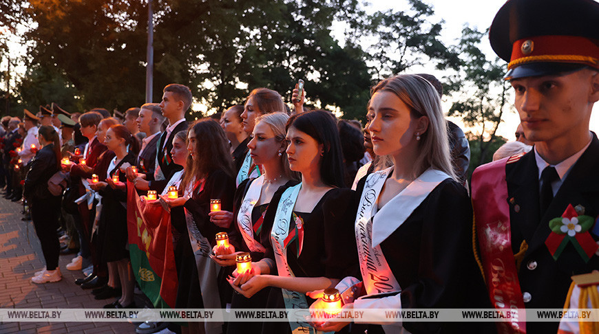 Гомельская молодежь на рассвете почтила память героев-освободителей и жертв ВОВ