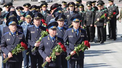 Руководство Госсекретариата Совбеза и главы силовых ведомств возложили цветы к монументу Победы в Минске