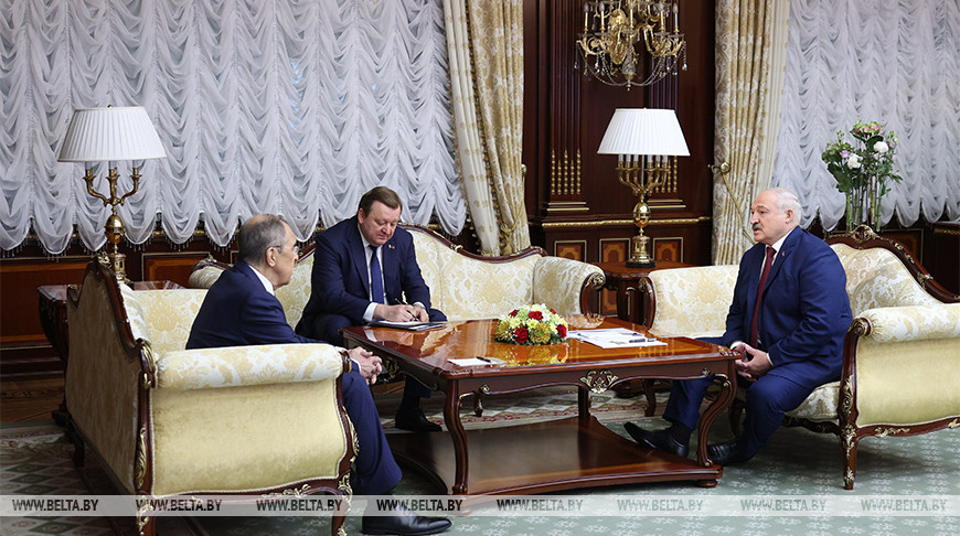 Лукашенко провел переговоры с министром иностранных дел России