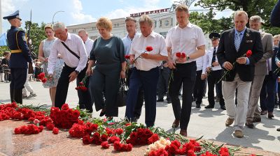 К бюсту Машерова в Витебске возложили цветы