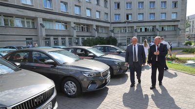 Ключи от новых 23 автомобилей медпомощи передали учреждениям здравоохранения Витебской области  
