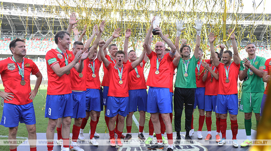 Звезды футбола Беларуси и России встретились в матче легенд