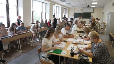 В вузах Беларуси стартовал основной прием документов от поступающих