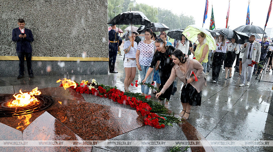Церемония возложения цветов к Вечному огню состоялась в Витебске