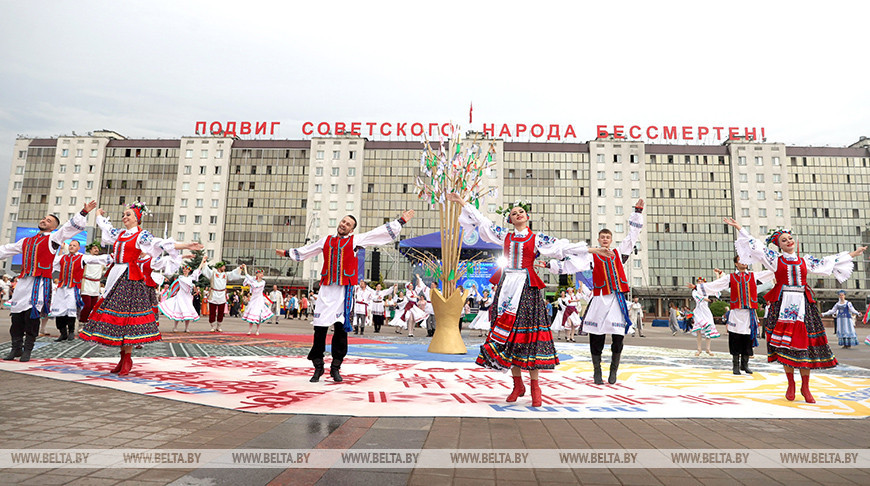 День национальных культур стран - участниц ШОС проходит на "Славянском базаре"