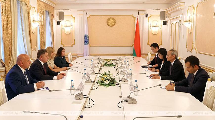 Петришенко провел встречу с генеральным секретарем ШОС