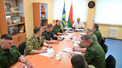 Лукашенко посетил дислокацию зенитного ракетного полка в Лунинецком районе