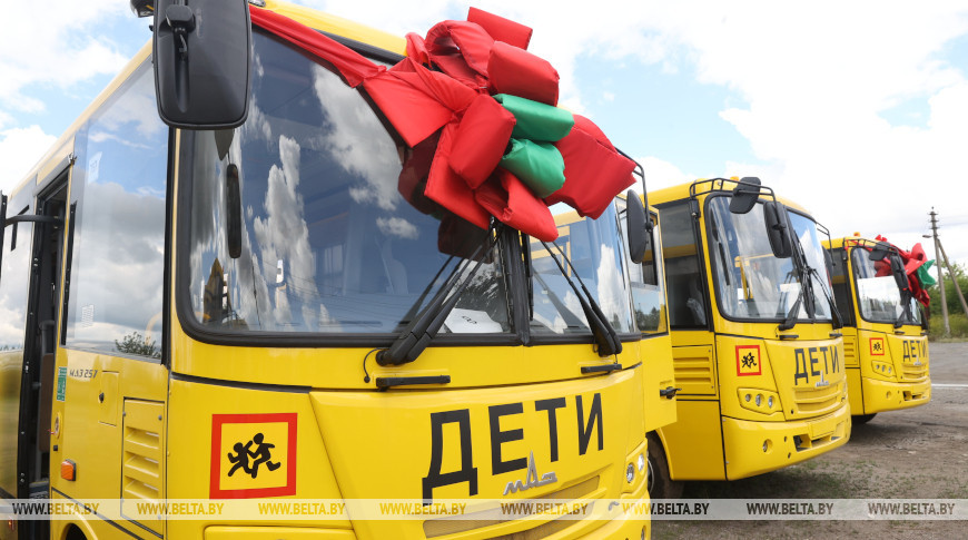 Новые школьные автобусы передали в районы Гомельской области