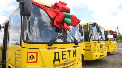 Новые школьные автобусы передали в районы Гомельской области