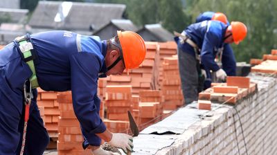 Исаченко ознакомился с ходом ремонтных работ в детском саду в Чаусах