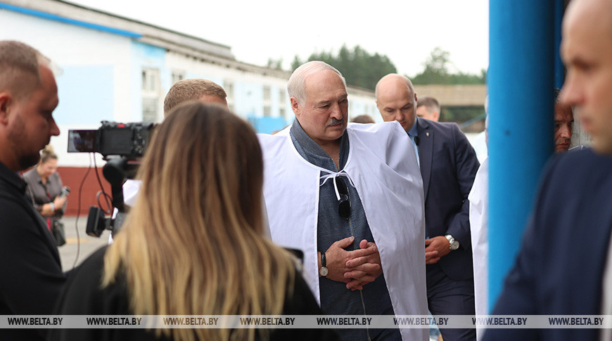 Лукашенко посетил Петриковский район