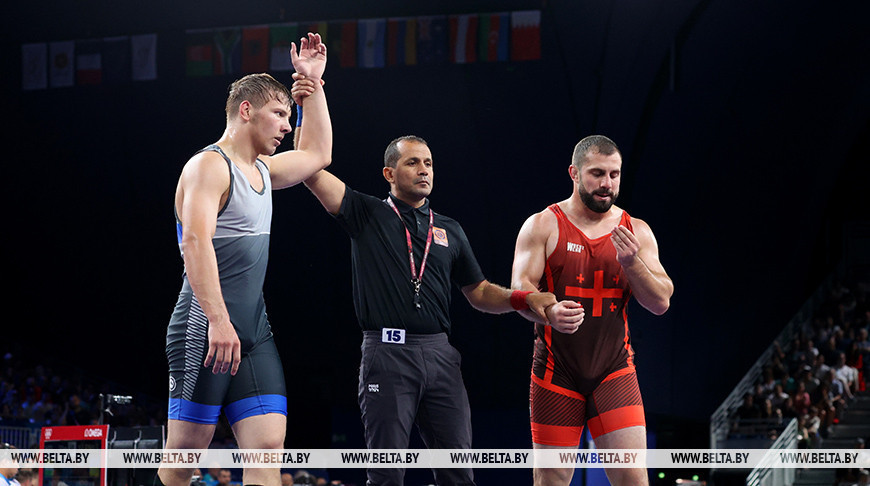 Олимпиада-2024: белорусский борец Хаслаханов вышел в четвертьфинал