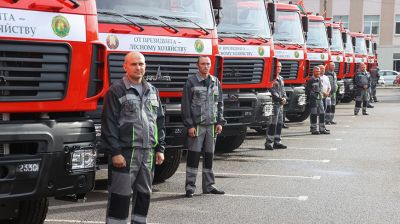 Первые сортиментовозы МАЗ переданы организациям Минлесхоза