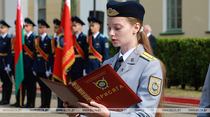 Молодые сотрудники СК приняли присягу в свой профессиональный праздник