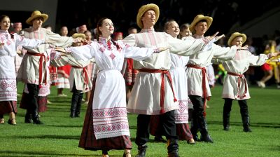 Магия и волшебство танца. Фестиваль "Сожскi карагод" открылся в Гомеле