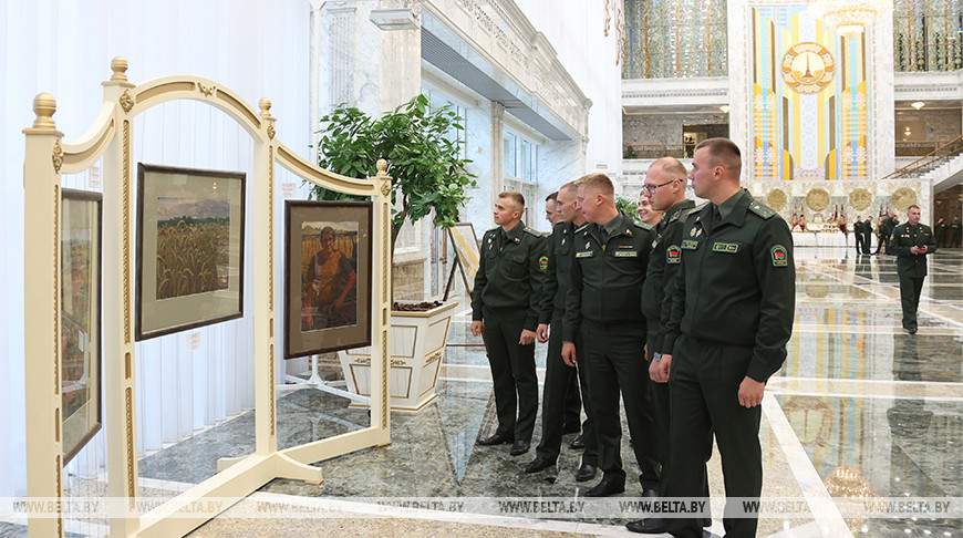 Делегаты собрания офицеров органов пограничной службы посетили с экскурсией Дворец Независимости  