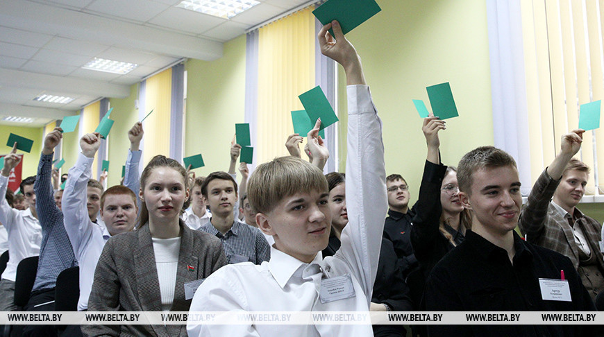 "НЕскучная НЕлекция": встреча с молодежью прошла на "Марафоне единства" в Молодечно