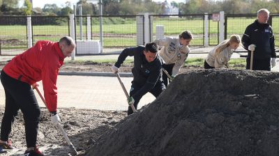 Хоккейная команда Президента приняла участие во Всебелорусской молодежной стройке