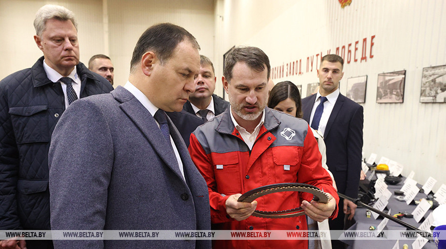 Головченко ознакомился с производством Петербургского тракторного завода