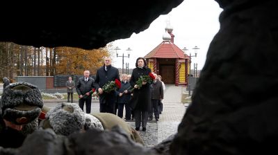 Кочанова возложила цветы к мемориалу сожженных деревень Могилевской области