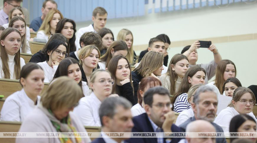 Караник - студентам: развитие медицины невозможно без мотивированных, высокопрофессиональных кадров