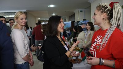 Символ добра и милосердия. Новогодняя благотворительная ярмарка супруг дипломатов проходит в Минске