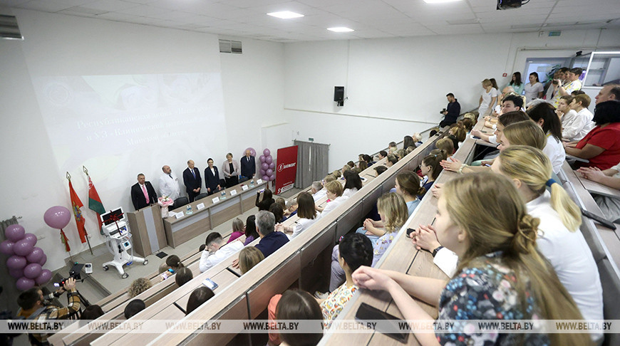 Минскому областному роддому вручили подарок от Белорусского фонда мира