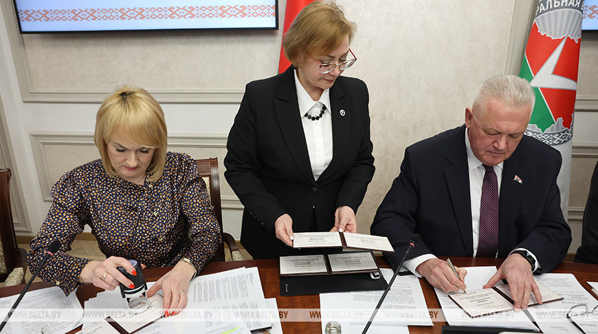 Процедура вручения удостоверений кандидатам в Президенты Республики Беларусь прошла в ЦИК