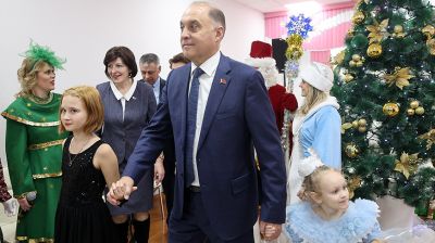 Вольфович: какой бы значимой не была помощь государства, для детей нет ничего важнее материнских рук