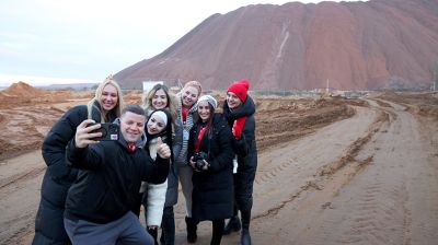 "Одна из самых красивых локаций в Беларуси". Участники "Марафона единства" посетили солигорские терриконы