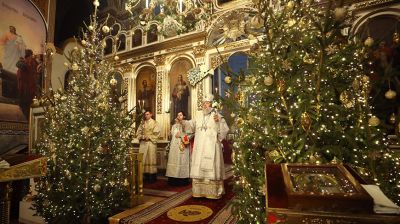 Православные верующие празднуют Рождество Христово