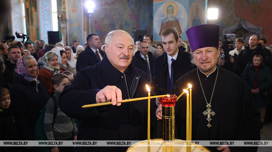 Лукашенко в Рождество посетил храм Николая Чудотворца в Логойске