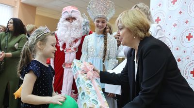 Активисты БКК в Гродненской области исполнили детские новогодние желания