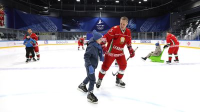 Когда лед согревает. Президентский спортивный клуб и хоккеисты команды Президента продолжили "Рождественскую традицию"