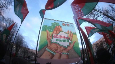 На память о "Марафоне единства": в Лиде открыли мурал "Будущее Беларуси в твоих руках"
