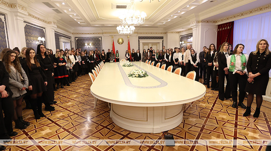 Здесь пишется история современной Беларуси. Молодые сотрудники системы соцзащиты посетили Дворец Независимости