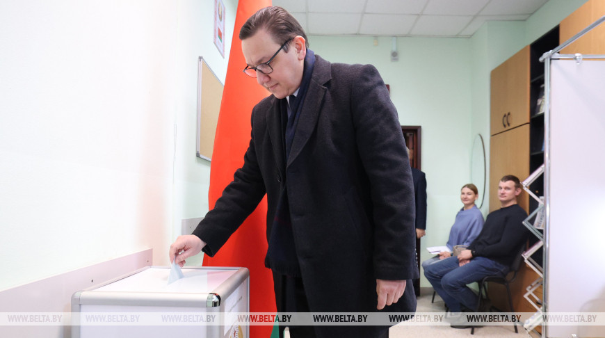 "Это показатель консолидации белорусского общества". Перцов о явке в первый день досрочного голосования