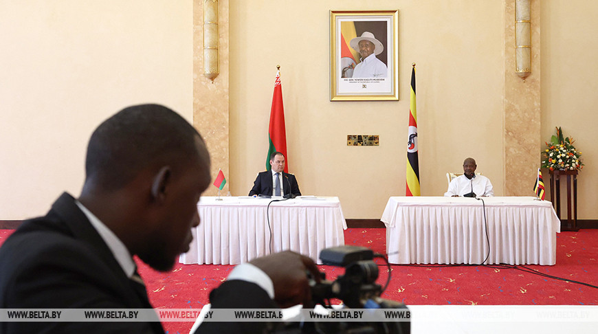 Премьер-министр Беларуси провел переговоры с президентом Уганды