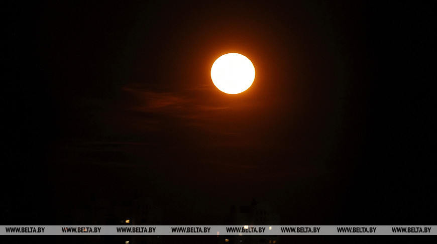 В ночном небе над Гродно можно наблюдать Розовое полнолуние